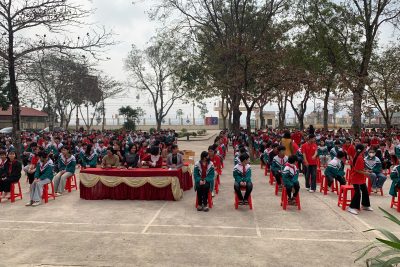 “Ấm áp nghĩa tình” – Nhóm Lotus TP. Hồ Chí Minh trao tặng áo ấm cho học sinh trường THCS Quảng Lạc